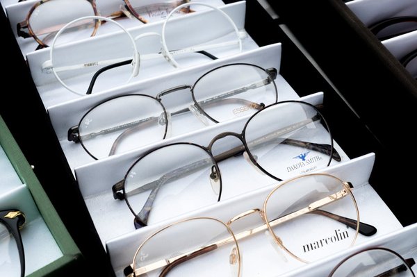Which London Boutiques Offer Exclusive Designer Eyewear for Women?